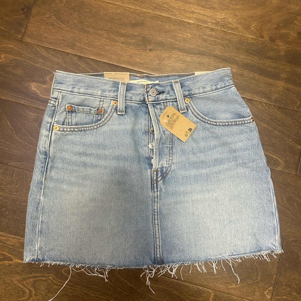 Levi’s Icon Denim Skirt